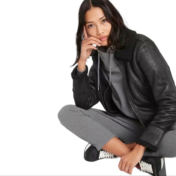 Banana Republic Vegan Shearling Jacket - Picture 3 of 8